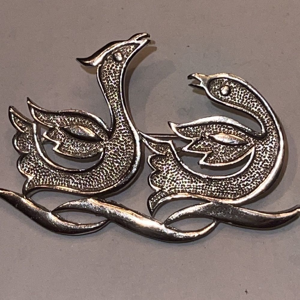 Crown Trifari dancing bird silver tone birds